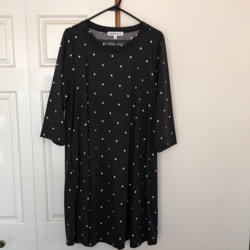 Knit dress align shape very complementary to full figure
